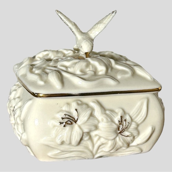 💰 5 FOR $40 / VINTAGE LENNOX PORCELAIN 24K GOLD TRIP HUMMINGBIRD TRINKET BOX - Picture 1 of 9